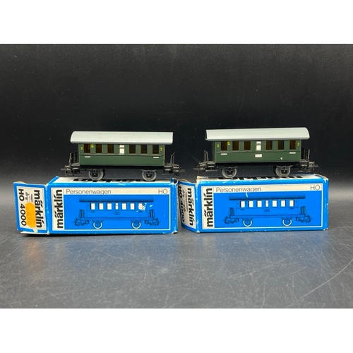 73 - 4 HO Märklin locomotives with 10 Boxed and un-boxed Rolling-stock
(3000g)
Locomotives NOT Tested as ... 