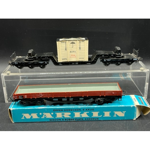 73 - 4 HO Märklin locomotives with 10 Boxed and un-boxed Rolling-stock
(3000g)
Locomotives NOT Tested as ... 