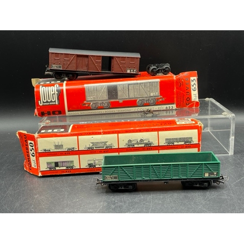 73 - 4 HO Märklin locomotives with 10 Boxed and un-boxed Rolling-stock
(3000g)
Locomotives NOT Tested as ... 