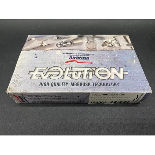 57 - Evolution Two in One 123003 Airbrush - Harder & Steenbeck (250g)
Previously used, but appears in fai... 