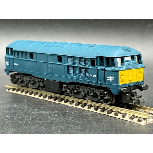 153 - Two N gauge BR Diesel Locomotives, Tested Runners
(300g)
Graham Farish 1007 Class 08 Shunter 08113/0... 