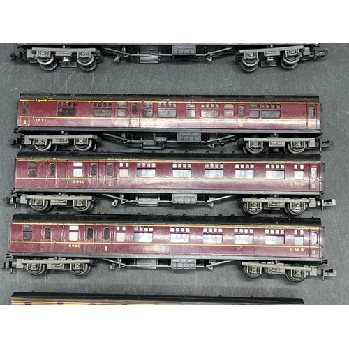 154 - 22 'N' gauge coaches, creating seven rakes of co-ordinating coaches, varying manufacturers
(700g)
Li... 