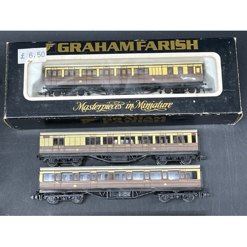 154 - 22 'N' gauge coaches, creating seven rakes of co-ordinating coaches, varying manufacturers
(700g)
Li... 