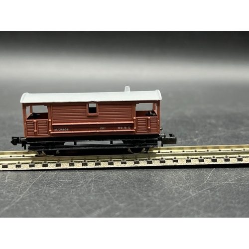 155 - 14 'N' gauge freight Rolling stock from Various manufacturers, 'Ready-to-Roll'
(NNNNg)
Two Lima arti... 