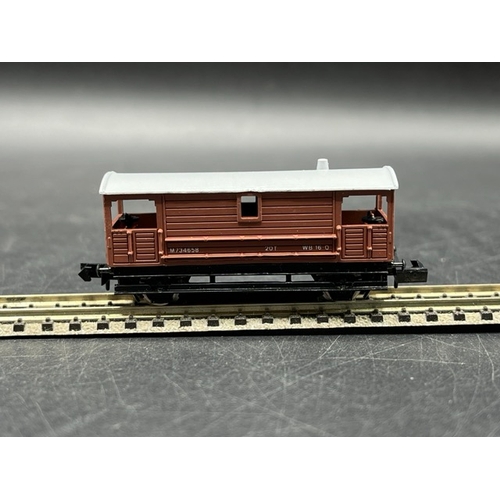 155 - 14 'N' gauge freight Rolling stock from Various manufacturers, 'Ready-to-Roll'
(NNNNg)
Two Lima arti... 