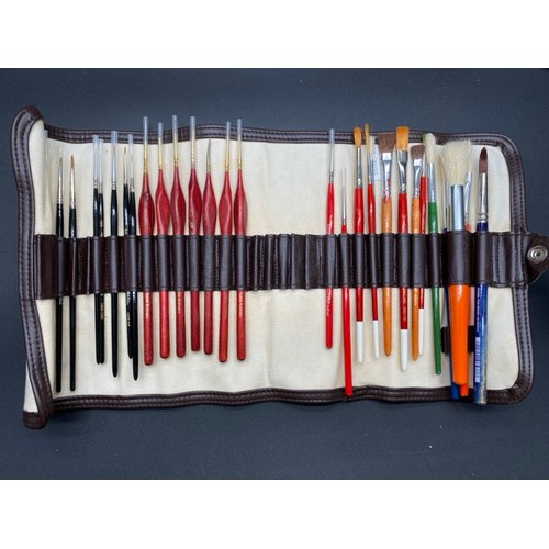 60 - Over £400 RRP of unused Paint Brushes for Modelling and Watercolour.
Da Vinci Brush Set in Wooden Bo... 