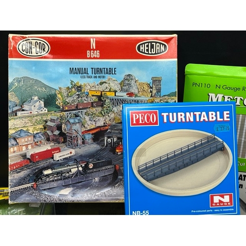 85 - A job lot of 'N' gauge track, controller, components and scenic items
(4000g)
6 Peco turnouts (appea... 