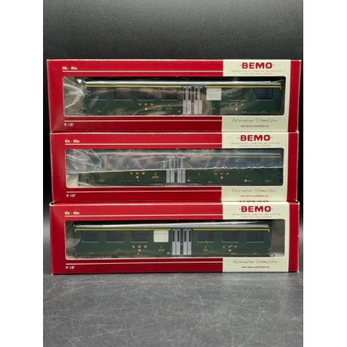 116 - Bemo HOm 1:87 scale SBB electric loco DCC with three corresponding Nostalgiewagens, each boxed and T... 