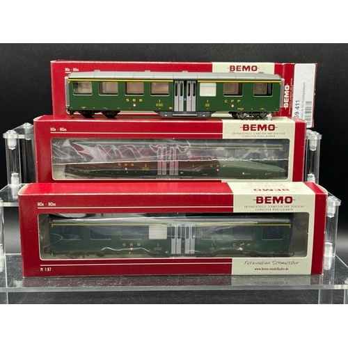 116 - Bemo HOm 1:87 scale SBB electric loco DCC with three corresponding Nostalgiewagens, each boxed and T... 