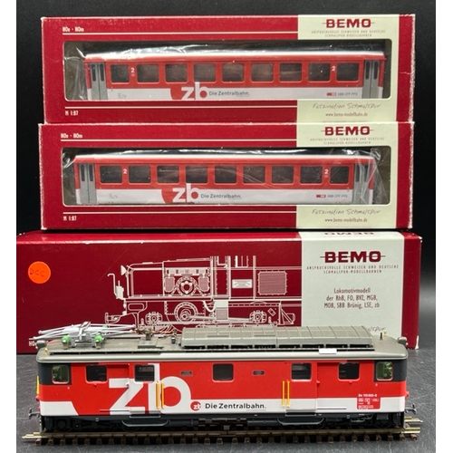 117 - Bemo HOm 1:87 scale Zentralbahn electric loco DCC with two corresponding Verstärkungswagens, each bo... 