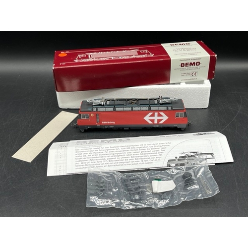 119 - Bemo HOm 1:87 scale SBB Brünig electric loco DCC with two corresponding Brünig Panoramic Express car... 