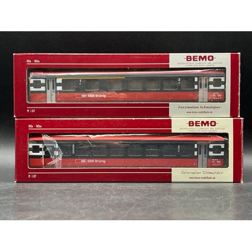 119 - Bemo HOm 1:87 scale SBB Brünig electric loco DCC with two corresponding Brünig Panoramic Express car... 