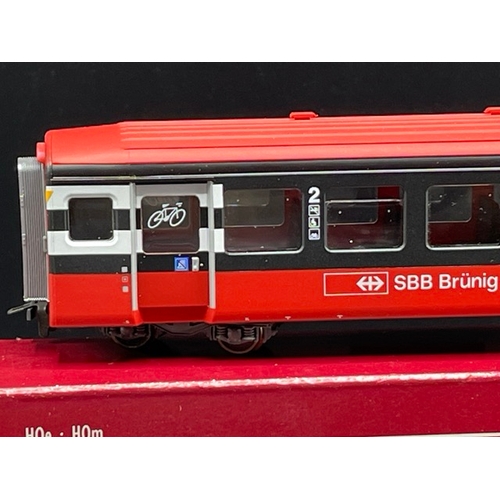 119 - Bemo HOm 1:87 scale SBB Brünig electric loco DCC with two corresponding Brünig Panoramic Express car... 