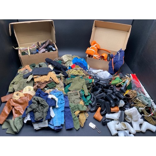 363 - Large Qty of Vintage Palitoy Action Man Clothing & Accessories. 2550g (Fair/Good)
See photos for mor... 