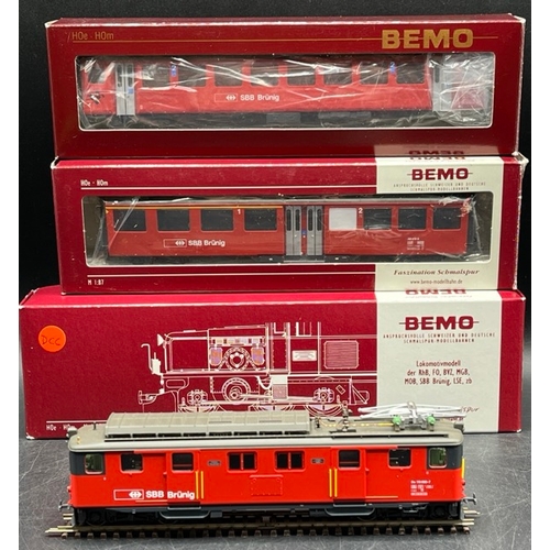 120 - Bemo HOm 1:87 scale SBB electric loco DCC with two corresponding SBB Brünig wagens, each boxed and T... 