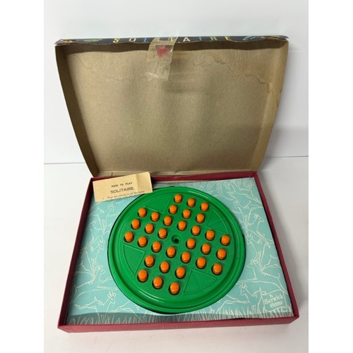 368 - 10 Vintage Board Games (5250g)
Table Soccer
Soccerama
World Soccer
Solitaire
Spirograph
Sigma File
W... 