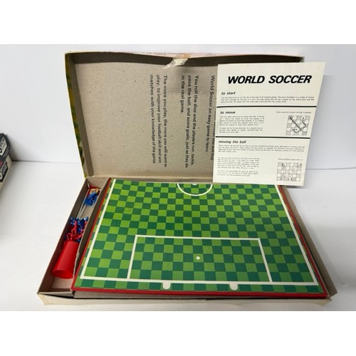 368 - 10 Vintage Board Games (5250g)
Table Soccer
Soccerama
World Soccer
Solitaire
Spirograph
Sigma File
W... 