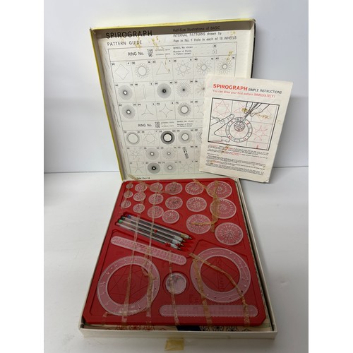 368 - 10 Vintage Board Games (5250g)
Table Soccer
Soccerama
World Soccer
Solitaire
Spirograph
Sigma File
W... 