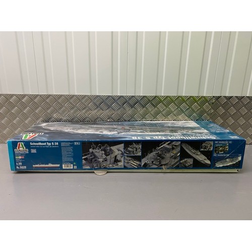 245 - Italeri - Schnellboot type S-38 - 5620 - 1/35 Scale. (3700g) (1).
Includes Painted Crew members.
Unb... 