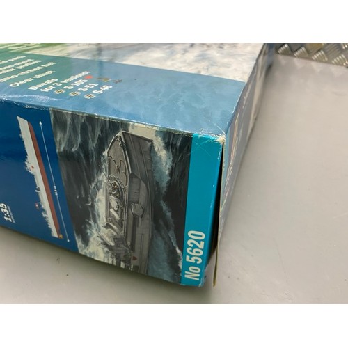 245 - Italeri - Schnellboot type S-38 - 5620 - 1/35 Scale. (3700g) (1).
Includes Painted Crew members.
Unb... 