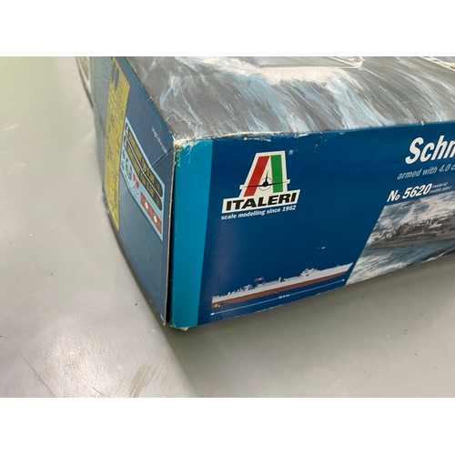 245 - Italeri - Schnellboot type S-38 - 5620 - 1/35 Scale. (3700g) (1).
Includes Painted Crew members.
Unb... 