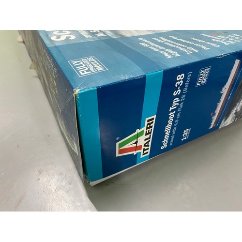 245 - Italeri - Schnellboot type S-38 - 5620 - 1/35 Scale. (3700g) (1).
Includes Painted Crew members.
Unb... 