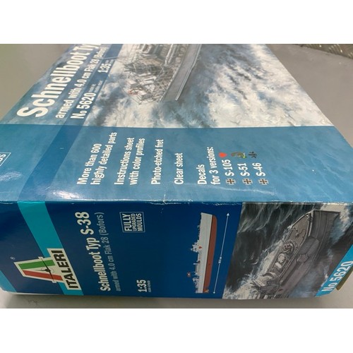 245 - Italeri - Schnellboot type S-38 - 5620 - 1/35 Scale. (3700g) (1).
Includes Painted Crew members.
Unb... 