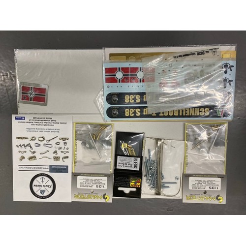 245 - Italeri - Schnellboot type S-38 - 5620 - 1/35 Scale. (3700g) (1).
Includes Painted Crew members.
Unb... 