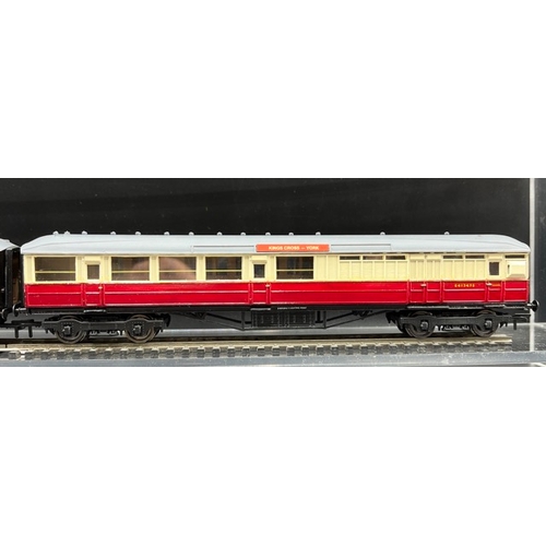 172 - Kit-built rake of five ‘Kings Cross to York’ Maroon, Crimson/Cream coaches built and finished to goo... 