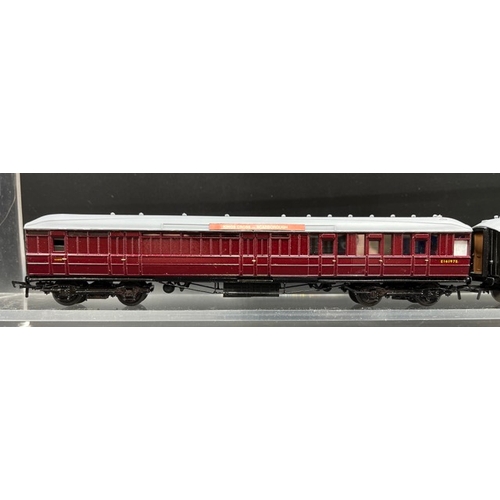 173 - Kit-built & one Lima rake of five ‘Kings Cross to Scarborough’ Maroon, Crimson/Cream coaches built a... 