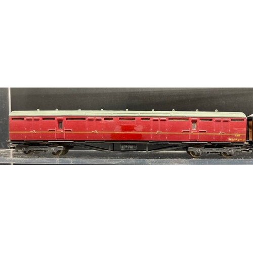 173 - Kit-built & one Lima rake of five ‘Kings Cross to Scarborough’ Maroon, Crimson/Cream coaches built a... 