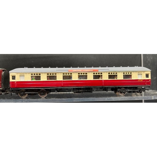 173 - Kit-built & one Lima rake of five ‘Kings Cross to Scarborough’ Maroon, Crimson/Cream coaches built a... 