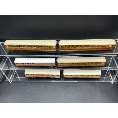 175 - Kit-built (3) & Hornby re-finished (3) Two rakes of three LNER Teak coaches kit-built
(1300g)
Includ... 