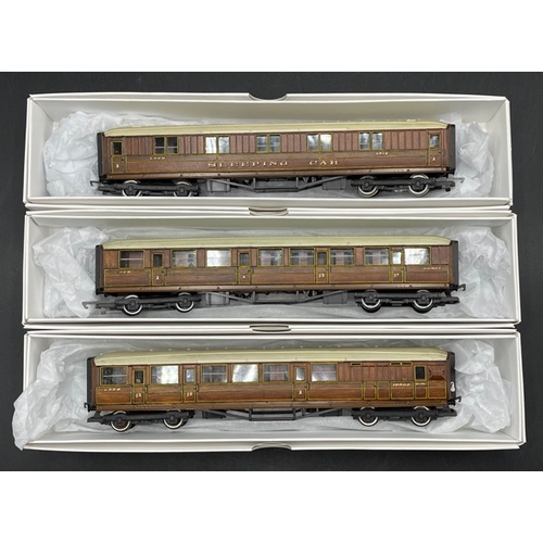 175 - Kit-built (3) & Hornby re-finished (3) Two rakes of three LNER Teak coaches kit-built
(1300g)
Includ... 