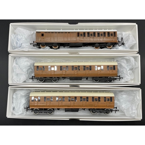 175 - Kit-built (3) & Hornby re-finished (3) Two rakes of three LNER Teak coaches kit-built
(1300g)
Includ... 