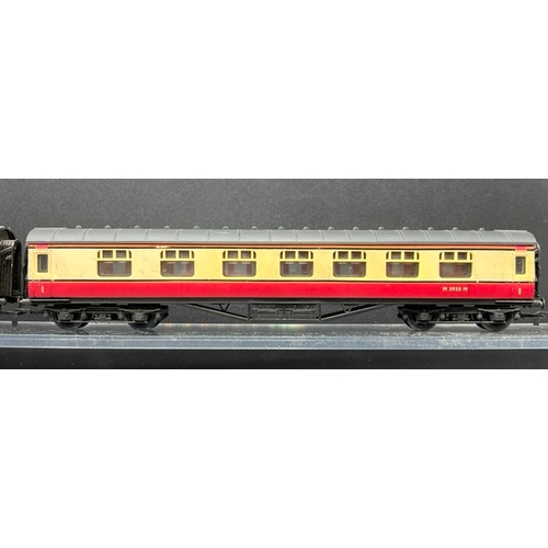 177 - Rake of five Airfix GMR (Great Model Railways) coaches in BR crimson & cream
(1200g)
Airfix GMR (Gre... 