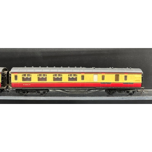 177 - Rake of five Airfix GMR (Great Model Railways) coaches in BR crimson & cream
(1200g)
Airfix GMR (Gre... 