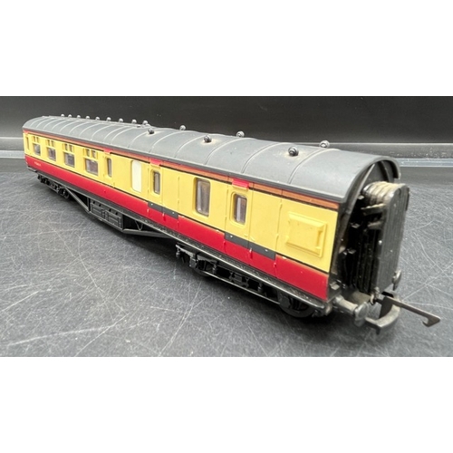 177 - Rake of five Airfix GMR (Great Model Railways) coaches in BR crimson & cream
(1200g)
Airfix GMR (Gre... 