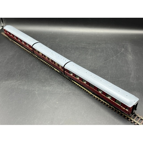 178 - Kit-built OO 3 Part Maroon Coaches with Jacobs Bogie #'s E1418E, E1420E, E1421E, finished to high st... 