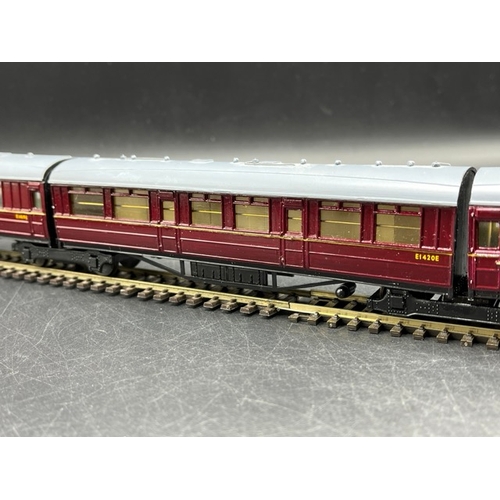 178 - Kit-built OO 3 Part Maroon Coaches with Jacobs Bogie #'s E1418E, E1420E, E1421E, finished to high st... 