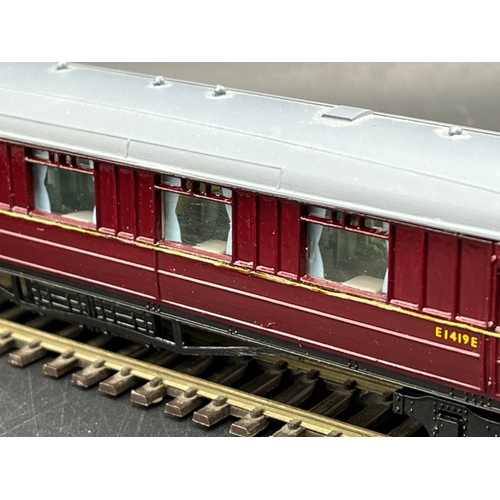 178 - Kit-built OO 3 Part Maroon Coaches with Jacobs Bogie #'s E1418E, E1420E, E1421E, finished to high st... 