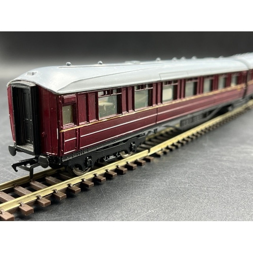 178 - Kit-built OO 3 Part Maroon Coaches with Jacobs Bogie #'s E1418E, E1420E, E1421E, finished to high st... 