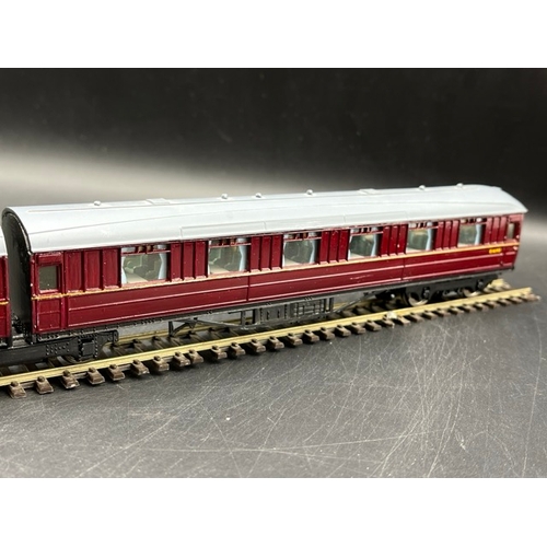 178 - Kit-built OO 3 Part Maroon Coaches with Jacobs Bogie #'s E1418E, E1420E, E1421E, finished to high st... 