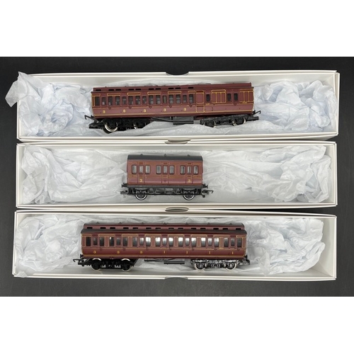 179 - Two OO gauge rakes of coaches with Clerestory roofs, 'Ready-to-Roll'
(1000g)
Hornby R385 L.M.S. Cler... 