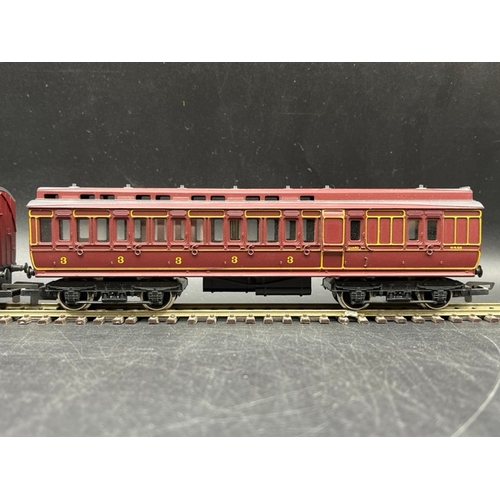 179 - Two OO gauge rakes of coaches with Clerestory roofs, 'Ready-to-Roll'
(1000g)
Hornby R385 L.M.S. Cler... 