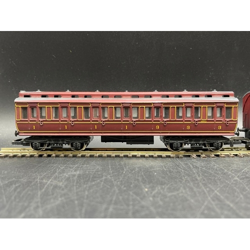 179 - Two OO gauge rakes of coaches with Clerestory roofs, 'Ready-to-Roll'
(1000g)
Hornby R385 L.M.S. Cler... 