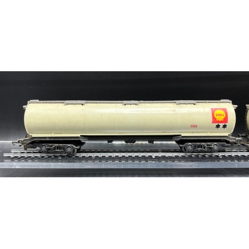 180 - 10 OO gauge Rolling stock 'Ready-to-Roll'
(2100g)
Five kit-built Siphon/Parcel/Luggage van coaches, ... 