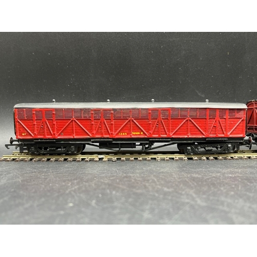 180 - 10 OO gauge Rolling stock 'Ready-to-Roll'
(2100g)
Five kit-built Siphon/Parcel/Luggage van coaches, ... 