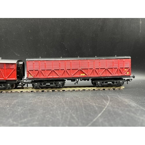 180 - 10 OO gauge Rolling stock 'Ready-to-Roll'
(2100g)
Five kit-built Siphon/Parcel/Luggage van coaches, ... 