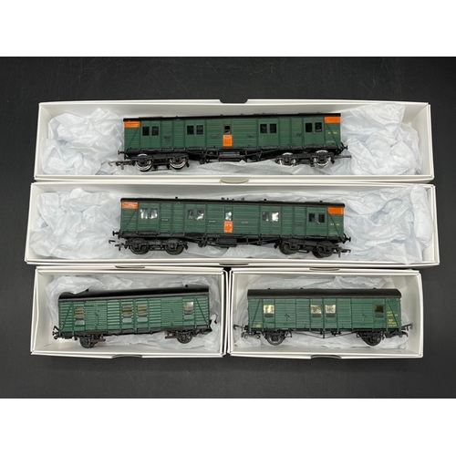 183 - Ten kit-built OO Rolling stock vans and wagons 'Ready-to-Roll'
(1600g)
includes two Luggage vans
Mad... 